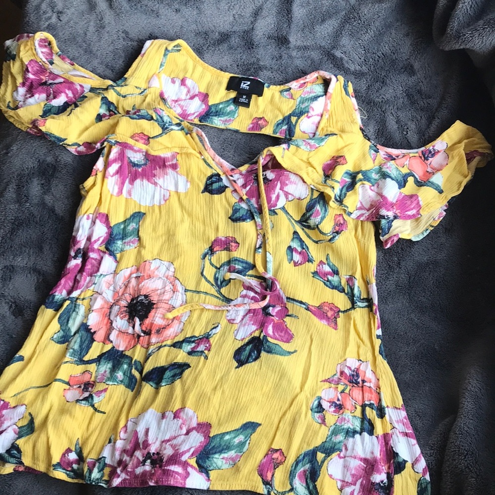yellow short sleeve